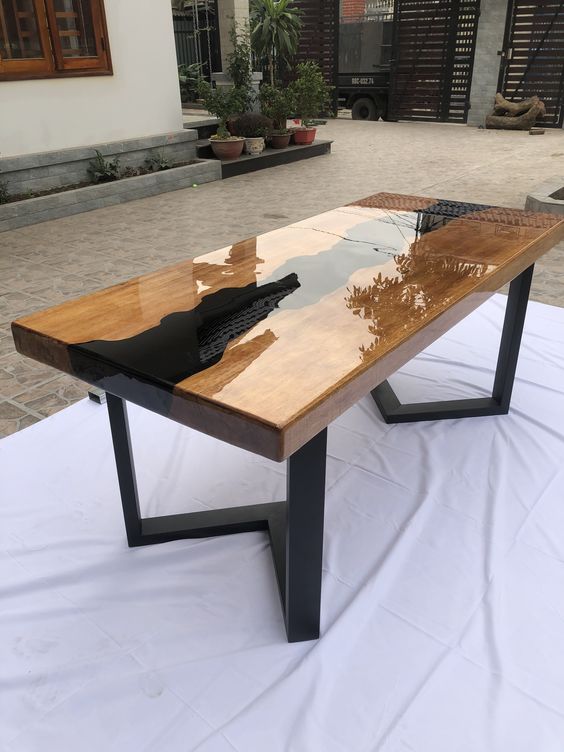 میز روستیک با پایه فلزی
