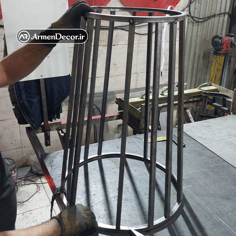 پایه فلزی مینیمال مخروطی