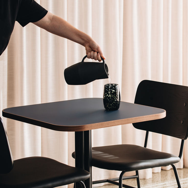 پایه فلزی میز رستوران